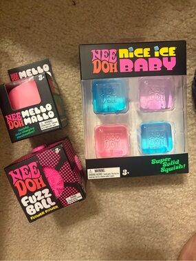Nee Doh Nice Ice Baby, fuzz ball, mallo Squishies - pink  Set